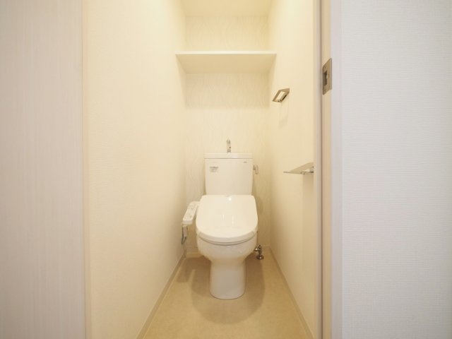 大阪市港区弁天５丁目の賃貸マンションのトイレ