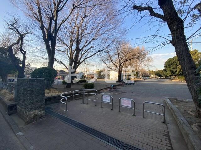 シャトレ吉沢の駐車場|潮田公園まで28m
