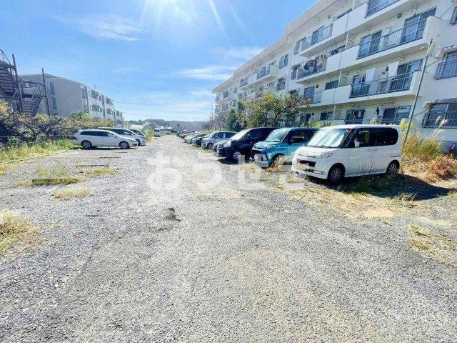 名瀬マンションの駐車場