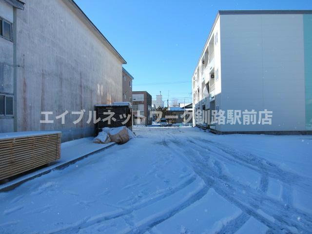 プリマ若松Aの駐車場