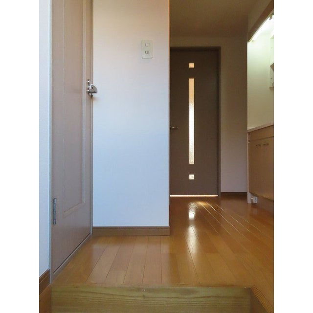 福岡市南区三宅３丁目のアパートの玄関