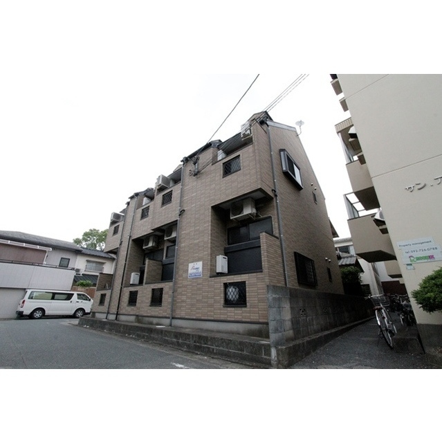福岡市南区三宅３丁目のアパートの駐車場