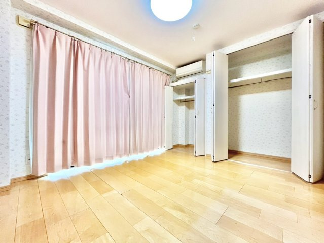 文京区本駒込5丁目　中古戸建の洋室|2026.09.25撮影

現地ご見学希望・資料請求などお気軽にお問い合わせ下さい！
03-5990-5201