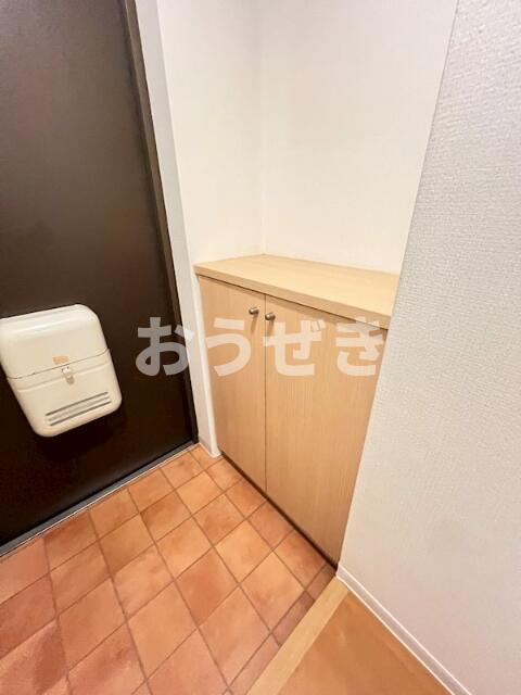 メゾン・ド・フレールの玄関|※シューズボックス