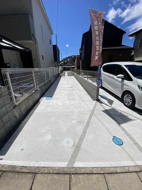 駿東郡清水町徳倉の新築一戸建の駐車場|駐車場は縦列駐車となります