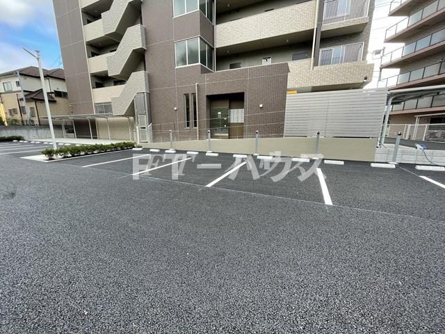 エストレヤの駐車場