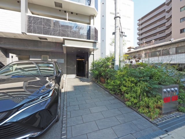 大阪市北区大淀中２丁目の賃貸マンションのエントランス
