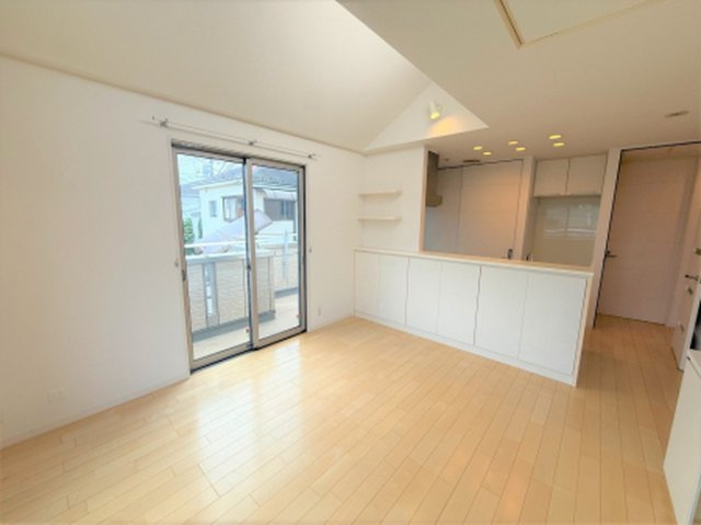 井の頭2丁目戸建の居間・リビング