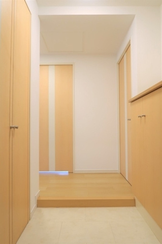 港区西麻布２丁目の賃貸マンションの玄関