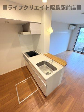 昭島市上川原町１丁目のテラスのキッチン