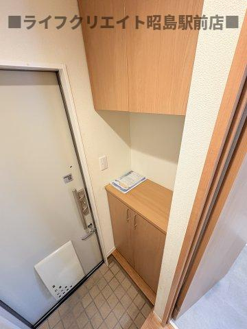 昭島市上川原町１丁目のテラスの玄関