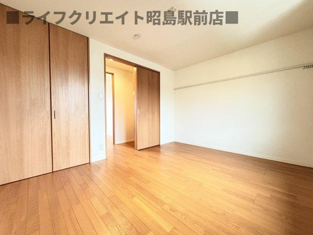 昭島市上川原町１丁目のテラスの寝室