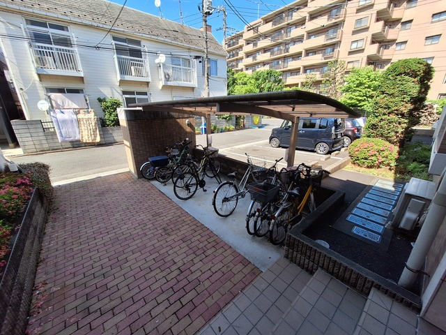 ヴィラ・グランソレイユのその他共用部分|★屋根付き駐輪場★