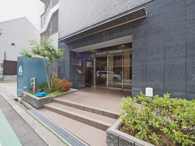 大阪市北区西天満３丁目の賃貸マンションのエントランス