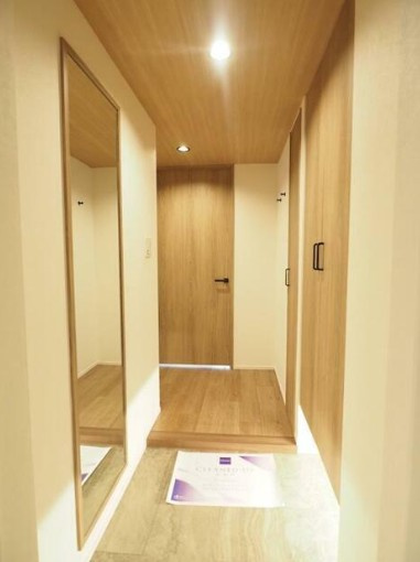 新宿区市谷本村町の賃貸マンションの玄関