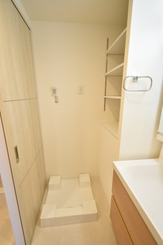 グローリードミール開田の洗面所|室内洗濯機置き場