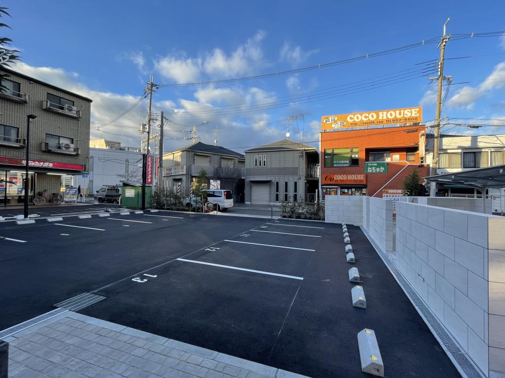 グローリードミール開田の駐車場