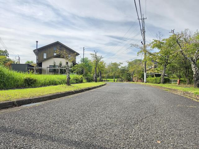 可児市皐ケ丘9丁目の前面道路含む現地写真|周辺環境