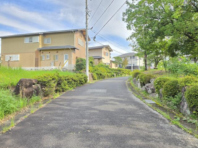可児市皐ケ丘9丁目の前面道路含む現地写真|周辺環境