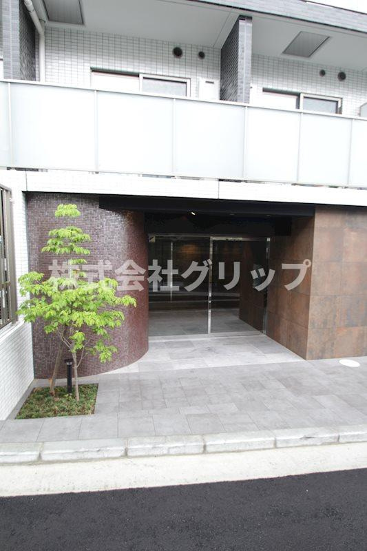 横浜市神奈川区桐畑の賃貸マンションのエントランス