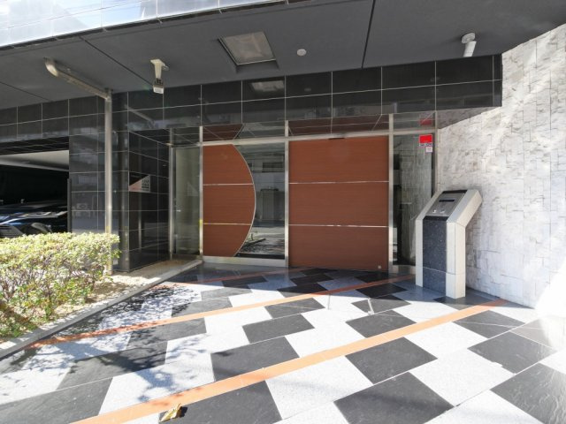 大阪市中央区上汐１丁目の賃貸マンションのエントランス
