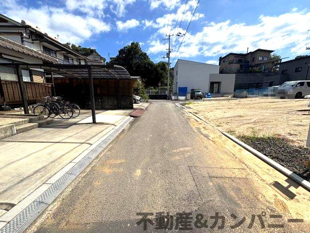 砥部町高尾田8区画の前面道路含む現地写真|前面道路含む現地写真です