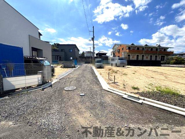 砥部町高尾田8区画の前面道路含む現地写真|前面道路含む現地写真です