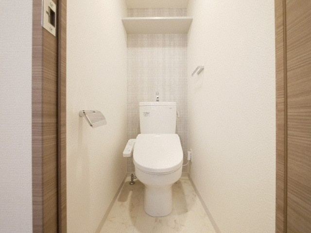 大阪市淀川区新高３丁目の賃貸マンションのトイレ