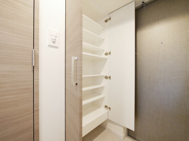 大阪市淀川区新高３丁目の賃貸マンションの収納