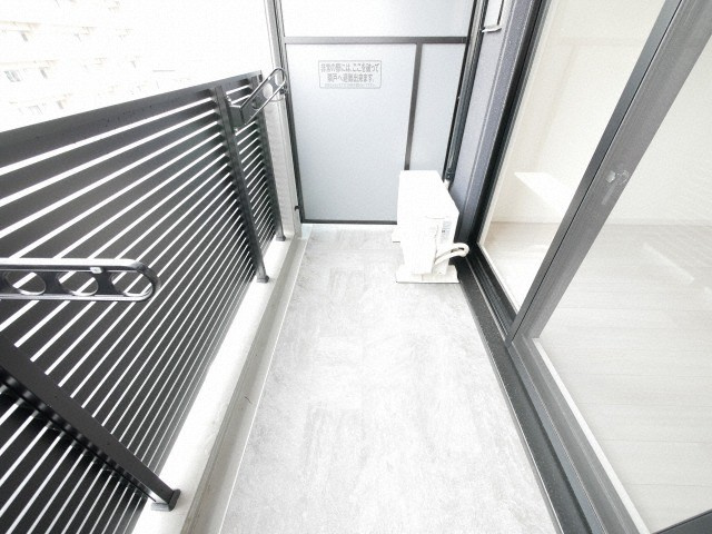 大阪市淀川区新高３丁目の賃貸マンションのバルコニー