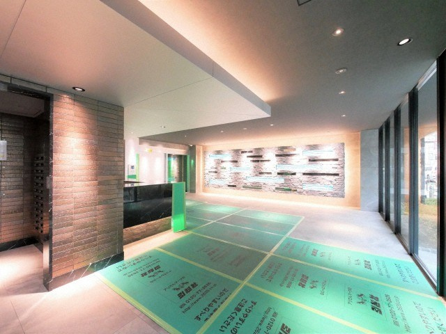 大阪市淀川区新高３丁目の賃貸マンションのロビー