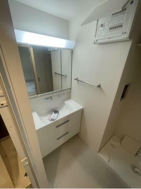 ＴＨＥ　ＢＥＬＵＧＡ　世田谷　ＲＥＳＩＤＥＮＣＥの独立洗面台