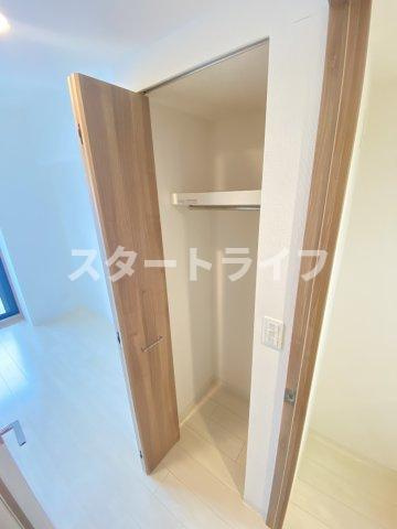 大阪市淀川区木川西１丁目の賃貸マンションの収納