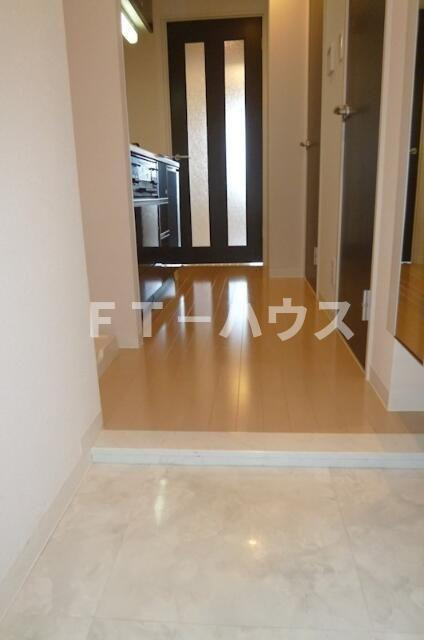 ユガニューの玄関