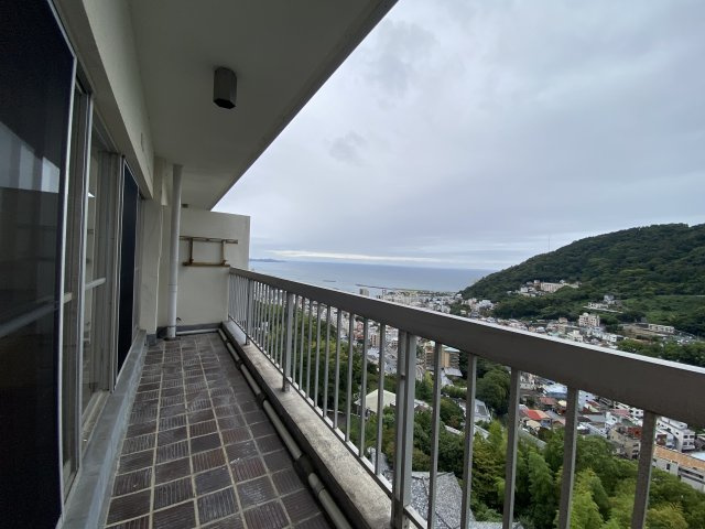 熱海ハイプラザのバルコニー|海と街並みが見渡せます