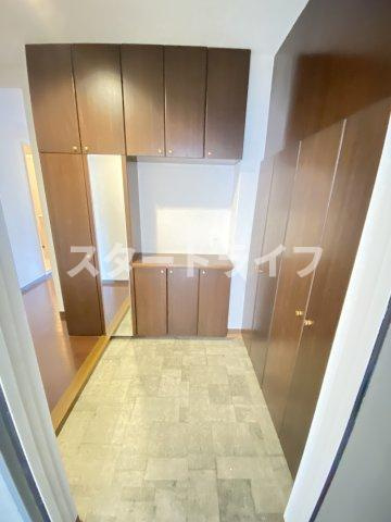 大阪市淀川区西三国１丁目の賃貸マンションの玄関