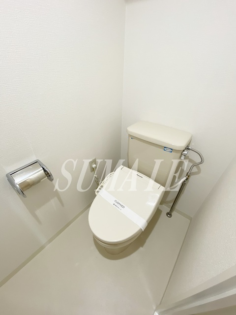 アルモニコンフォールのトイレ|ウォシュレット機能付きトイレです。
