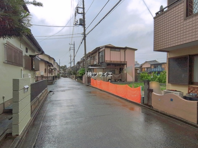 狭山市鵜ノ木8期　新築戸建　グラファーレの前面道路含む現地写真