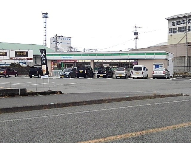 メープルリッジＢの周辺|ファミリーマート八女新代店まで1990m