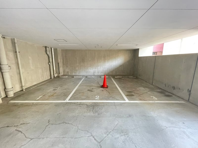 エステムエグゼ心斎橋の駐車場