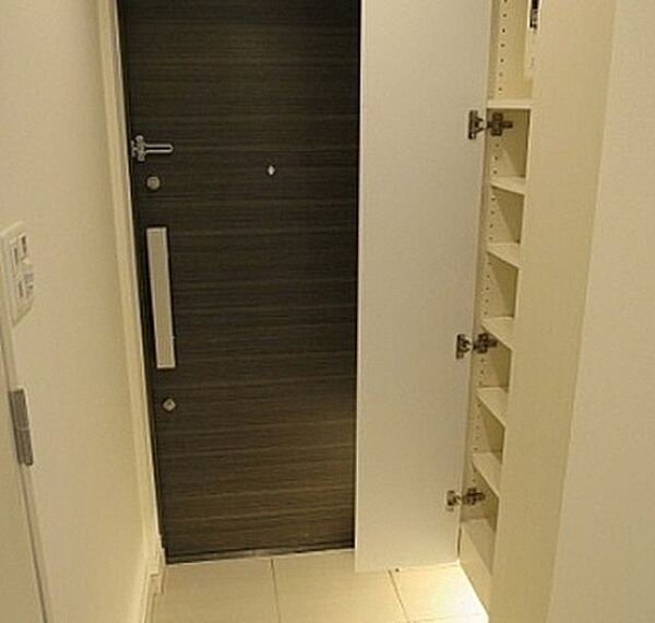 新宿区西早稲田２丁目の賃貸マンションの玄関