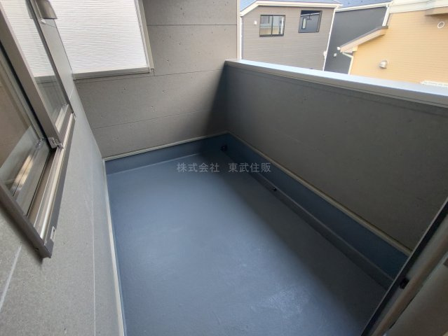 【バルコニー】 | 日高市中鹿山　全１０棟　4号棟 | 開放的で明るい空間を演出してくれるバルコニーです