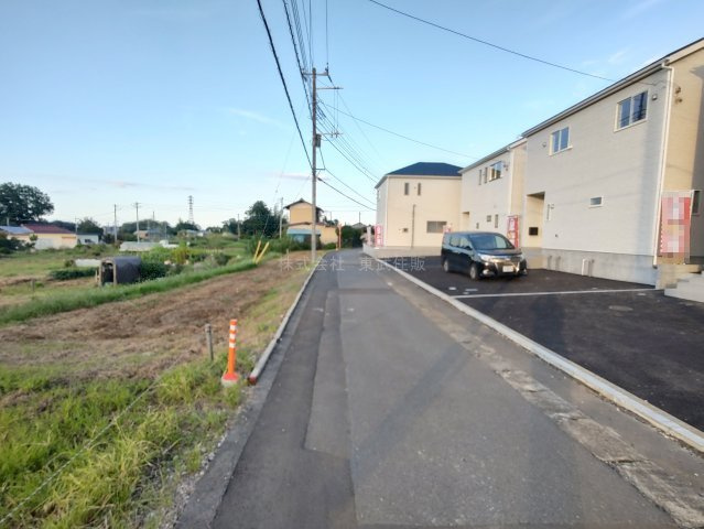 【前面道路含む現地写真】 | 日高市中鹿山　全１０棟　4号棟 | 都市ガス・本下水