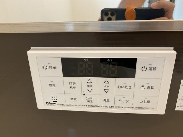 沼津市豊町の新築一戸建の設備|家族の帰宅時間がバラバラでも、追い焚き機能で温かいお風呂へ。部活や仕事で帰宅が遅くなった日にも便利です。