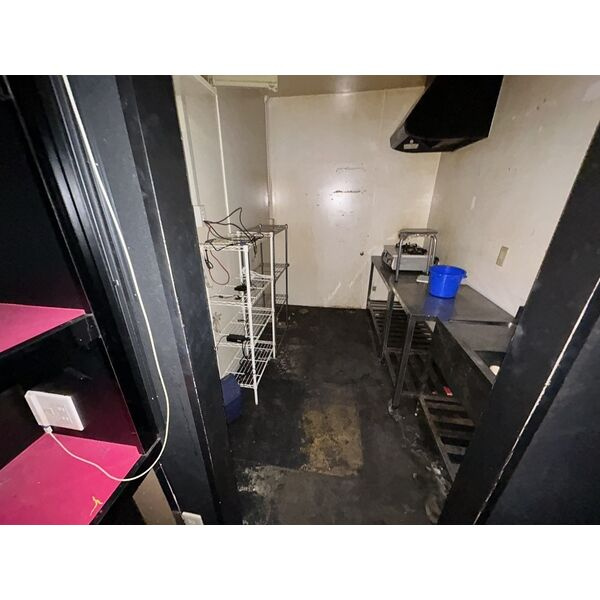 元屋敷貸店舗の内装