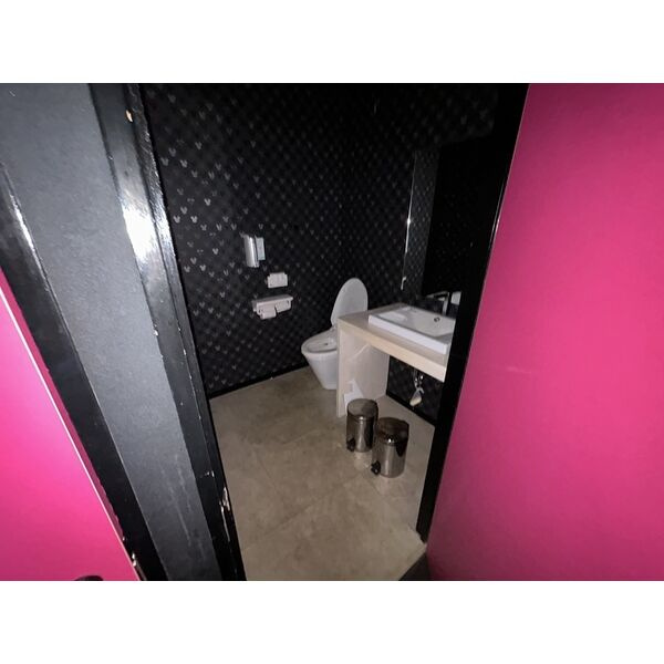 元屋敷貸店舗のトイレ