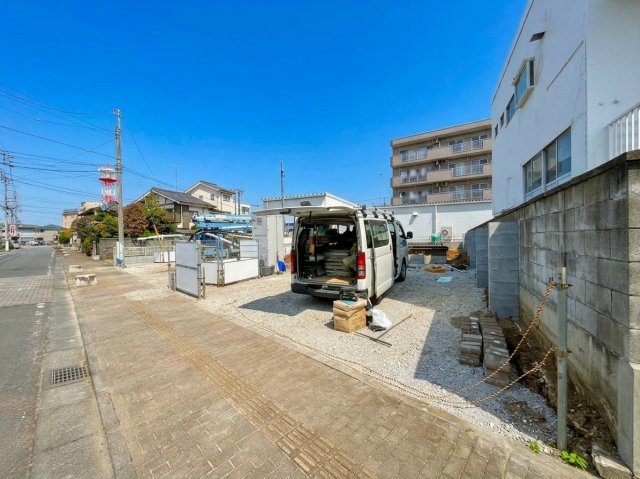 【Livele Garden】　古河市東本町　全2邸の前面道路含む現地写真|古河駅まで約1.4km、徒歩17分♪南道路陽当り良好！全2棟現場です（＾＾）ぜひ、お気軽にお問い合わせください♪
2026年9月撮影