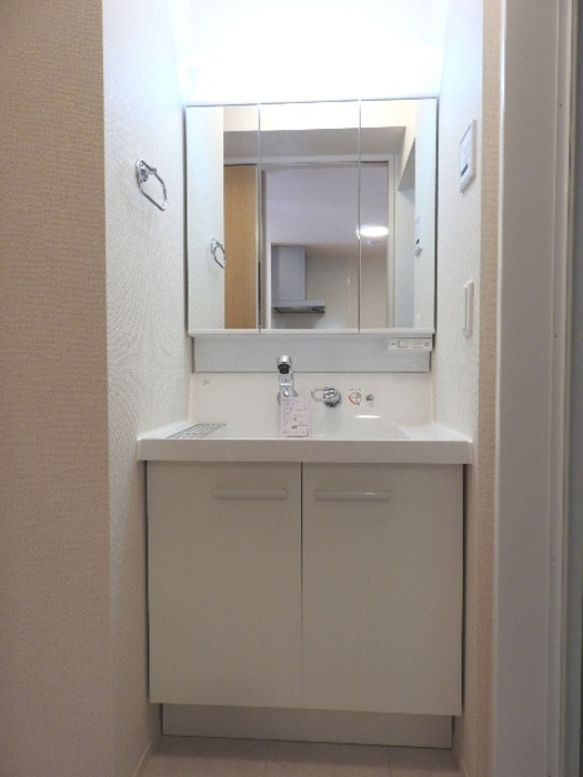 JIN輝A棟の独立洗面台|使いやすい洗面所です