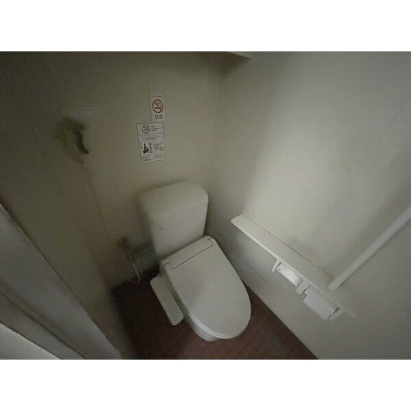 元屋敷貸店舗のトイレ