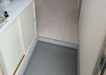 平塚市袖ケ浜のアパートの玄関